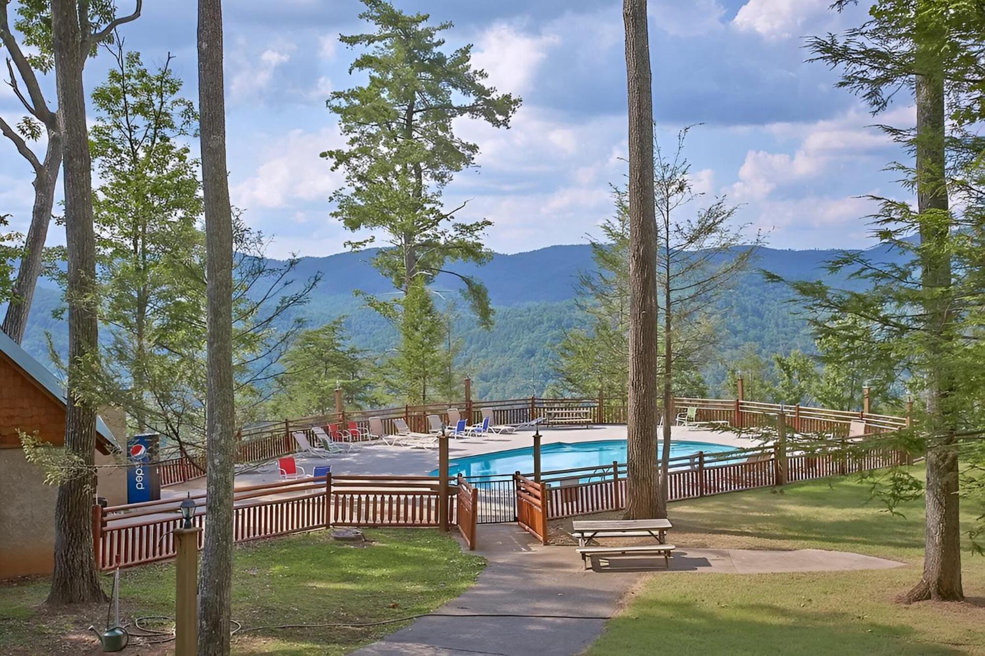 Cabin In A Gated Resort With Seasonal Resort Pool Pigeon Forge Exterior photo